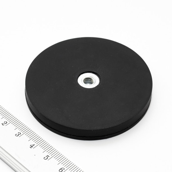 Magnet kruh v puzdre s vnútorným závitom 66×8,5 mm M6/25kg pogumovaný  - magnety | MasMasaryk