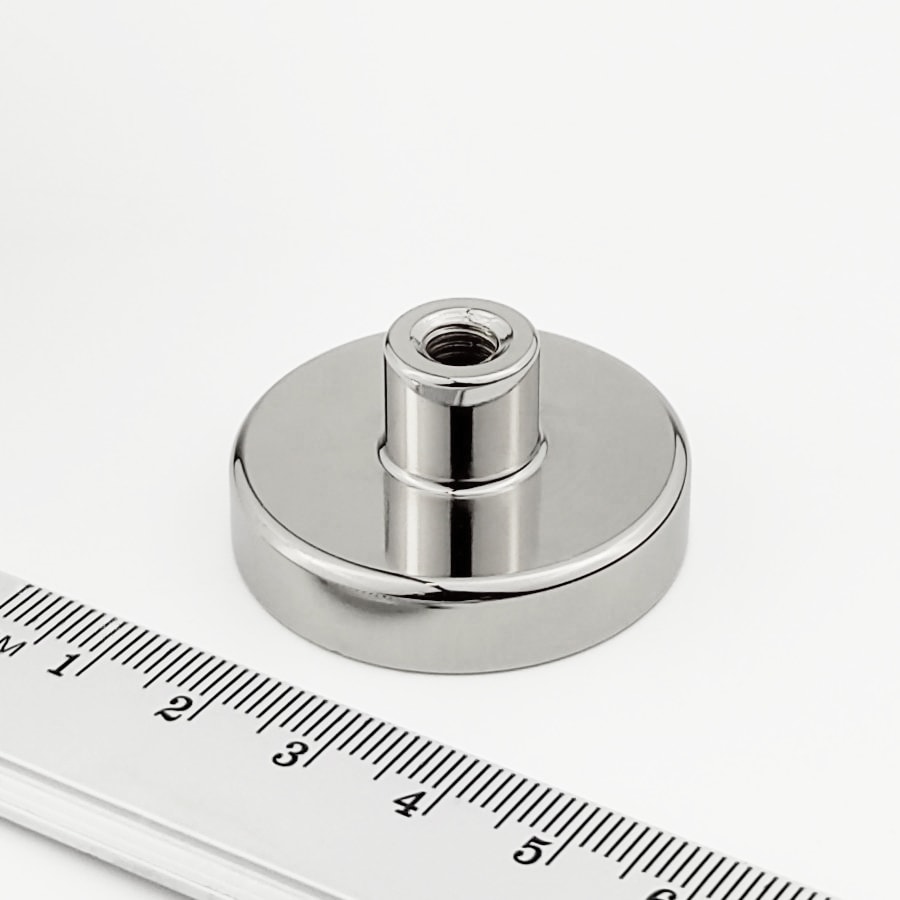 Magnet kruh v puzdre  36x8mm  s vnútorným závitom M6 55kg  - magnety | MasMasaryk